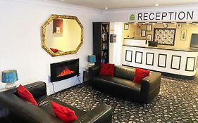 Flexistay Reading West Aparthotel - With Communal Kitchen Use